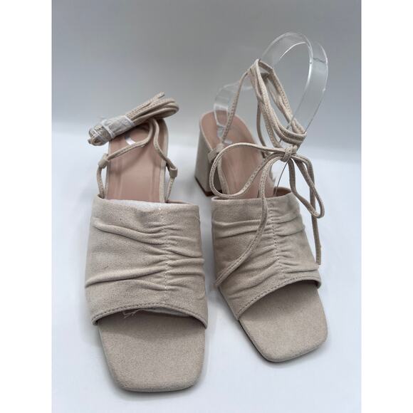 JOURNEE COLLECTION 'FELISITY' RUCHED ANKLE TIE BLOCK HEEL SANDAL LT.BEIGE 9M NEW - Picture 3 of 9